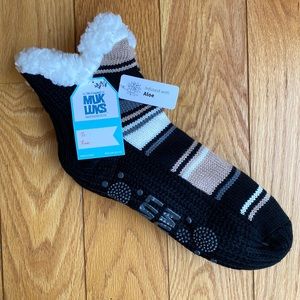 NWT Slipper Socks (Muk Luks)